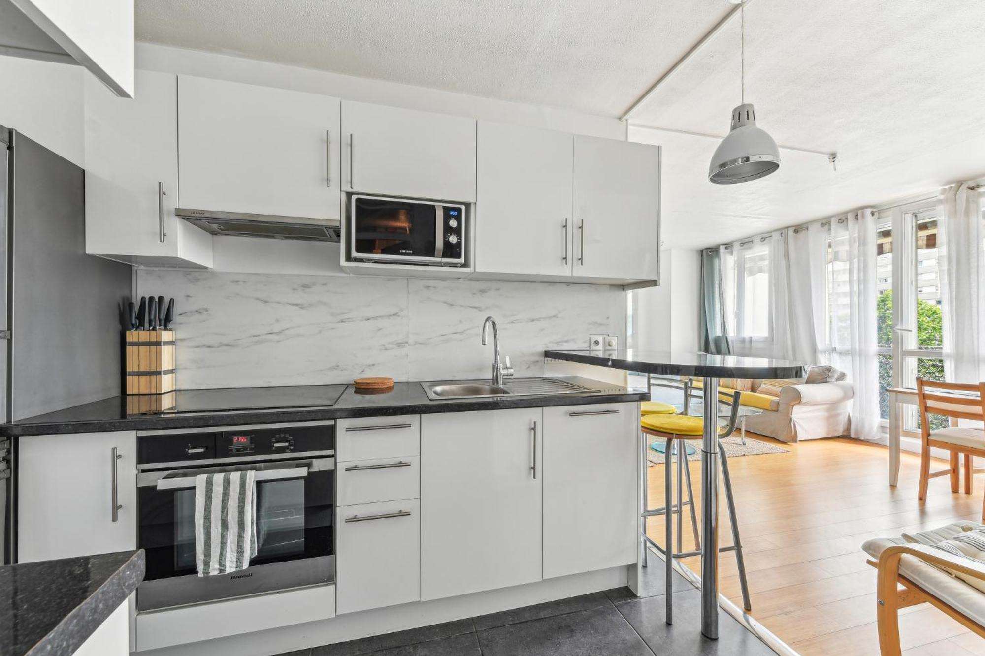 Chic And Comfortable Apart With Balcony لوفالوا بيريه المظهر الخارجي الصورة