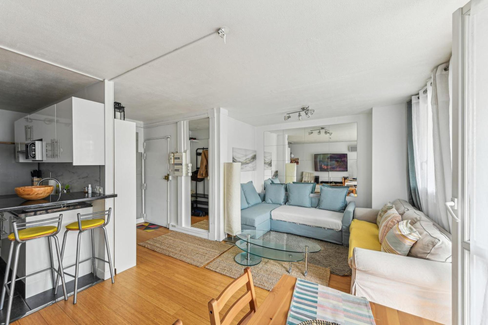 Chic And Comfortable Apart With Balcony لوفالوا بيريه المظهر الخارجي الصورة